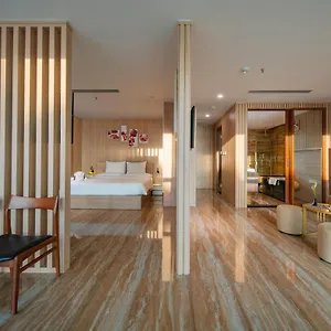 Emerald Bay & Hotel Nha Trang